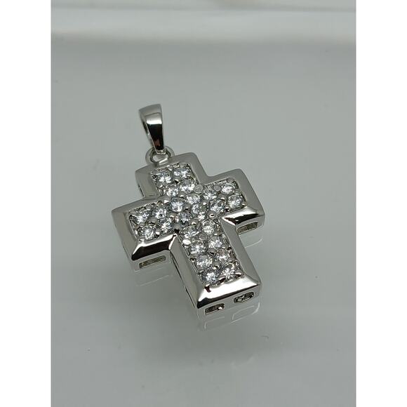 Elegant Vintage Sterling Silver Cross Pendant with Sparkling White CZ Stones - Picture 3 of 10